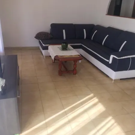 Villa Avec Jardin A Avec Piscine Privee Ouverte Toute L'annee Poussan