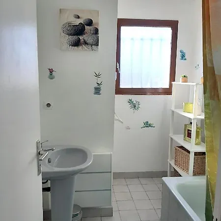 De 3 Avec Piscine Privee Jardin Clos Et Wifi A Villa