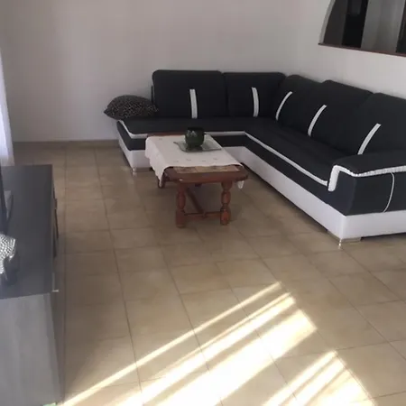 De 3 Avec Piscine Privee Jardin Clos Et Wifi A Poussan