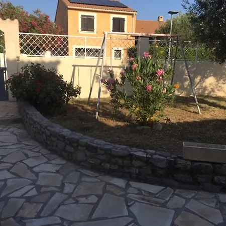 De 3 Avec Piscine Privee Jardin Clos Et Wifi A Villa