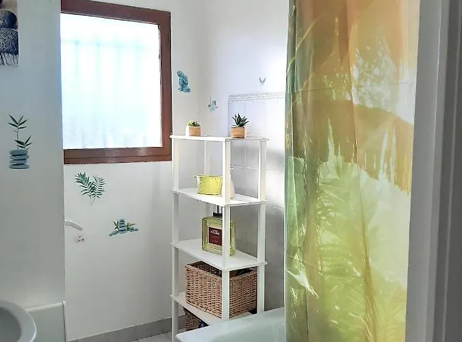 Avec Jardin à Avec Piscine Privée Ouverte Toute L'année * Poussan